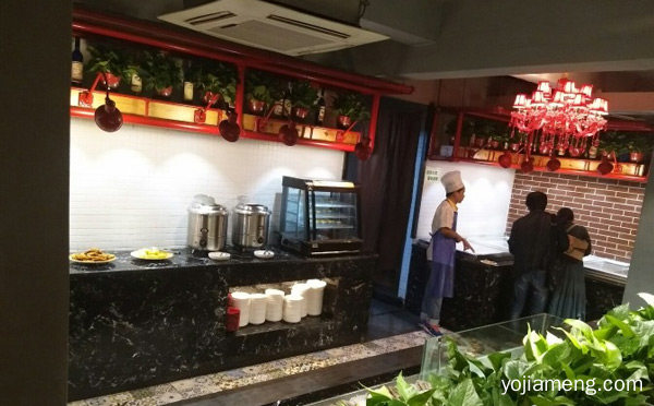 创新美食形式打造出市场少有的全新美食产品，易烤易锅海鲜烤肉火锅自助，可以了解一下？