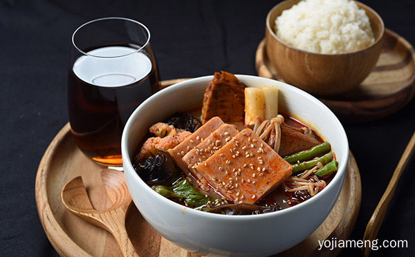 麻辣烫和火锅底料的区别是什么，值得了解一下？