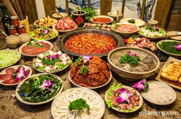 现在开个火锅串串店挣钱么，可以了解一下？