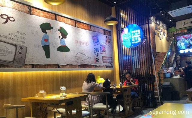 专门以鱼食快餐为主题的外卖餐厅，我想静静酸菜小鱼，推荐了解一下？