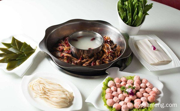 一种营养保健型餐饮火锅，鸭掌门特色火锅，可以了解一下哈