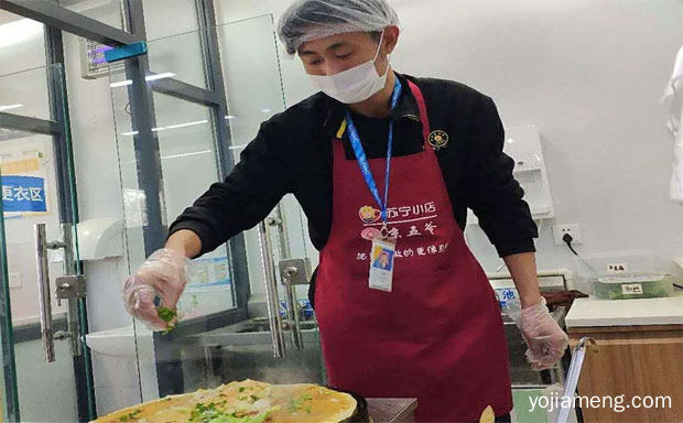 苏宁小店店长：做得手都酸了，便利店餐饮再迎利好，推荐了解一下？