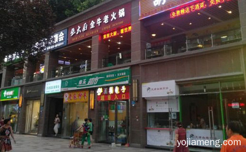 不同于其他品牌的火锅，张大厨全牛老火锅，详细了解一下！
