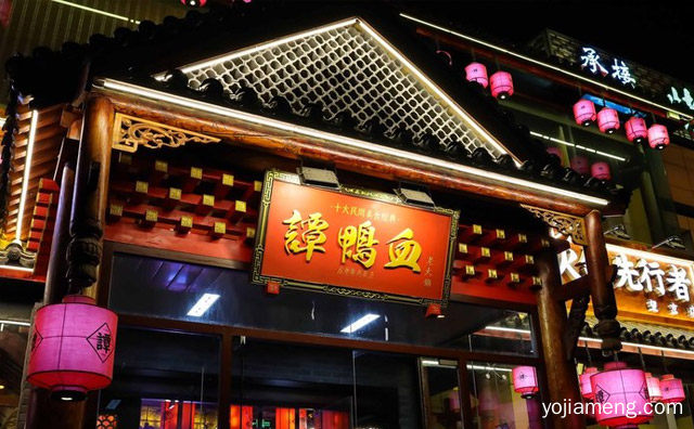 小龙坎和谭鸭血哪个好吃，值得了解！