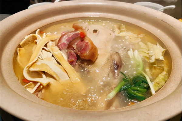 外婆家全新副牌“老鸭集”连马云都前去打卡，我们能学到什么？