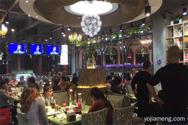 重庆解放碑洞子老火锅加盟店