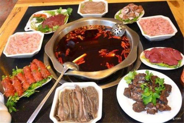 山城小龙女火锅加盟店