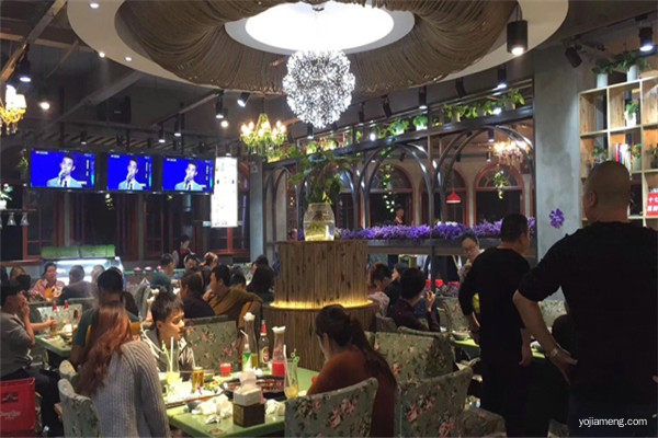 重庆解放碑洞子老火锅加盟店